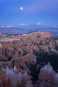 Utah, Bryce Canyon NP Moonrise over Sunset Point