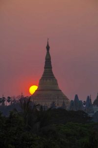 Myanmar, Yangon Shwedagon Temple at sunset